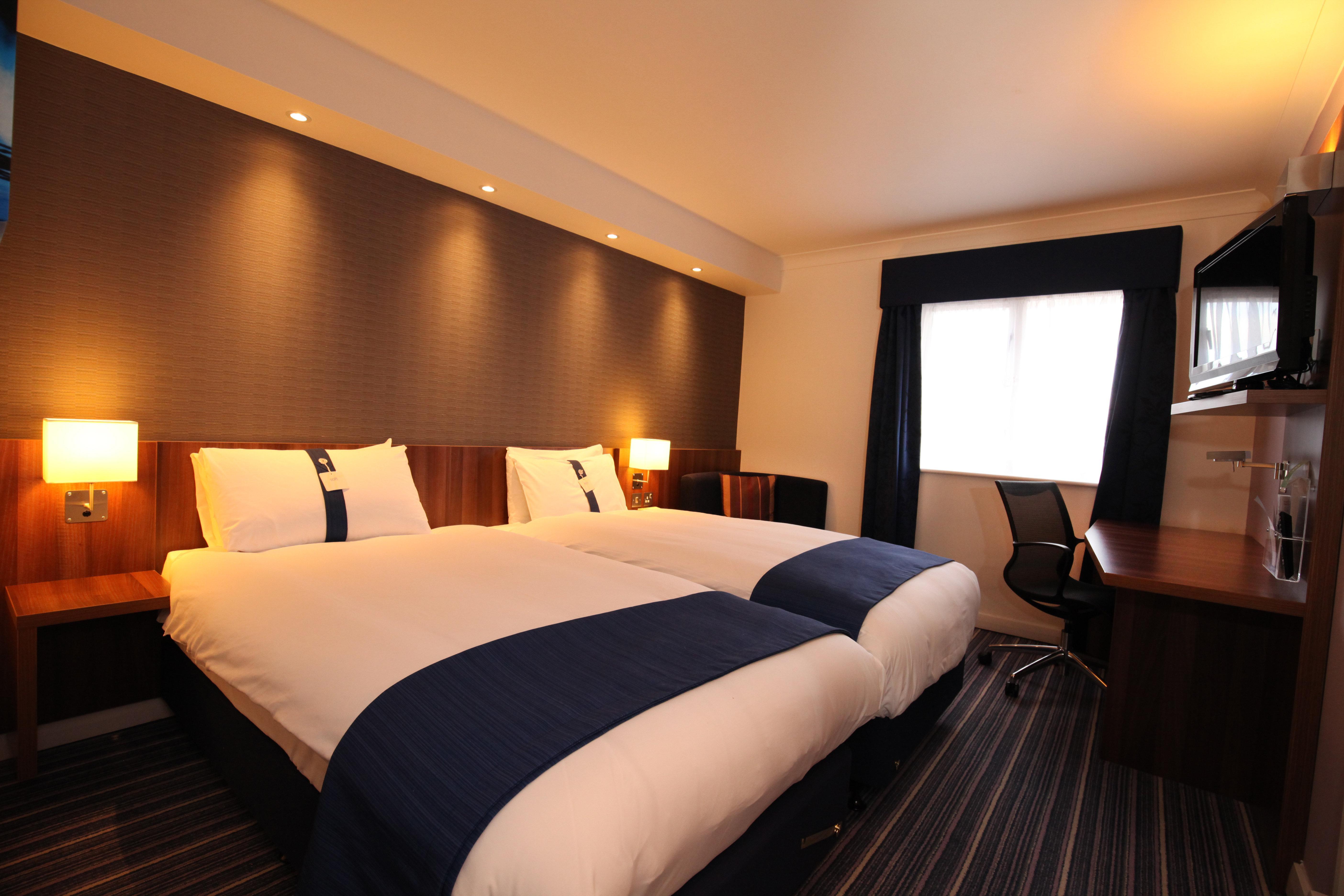Holiday Inn Express London Gatwick Crawley, An Ihg Hotel מראה חיצוני תמונה