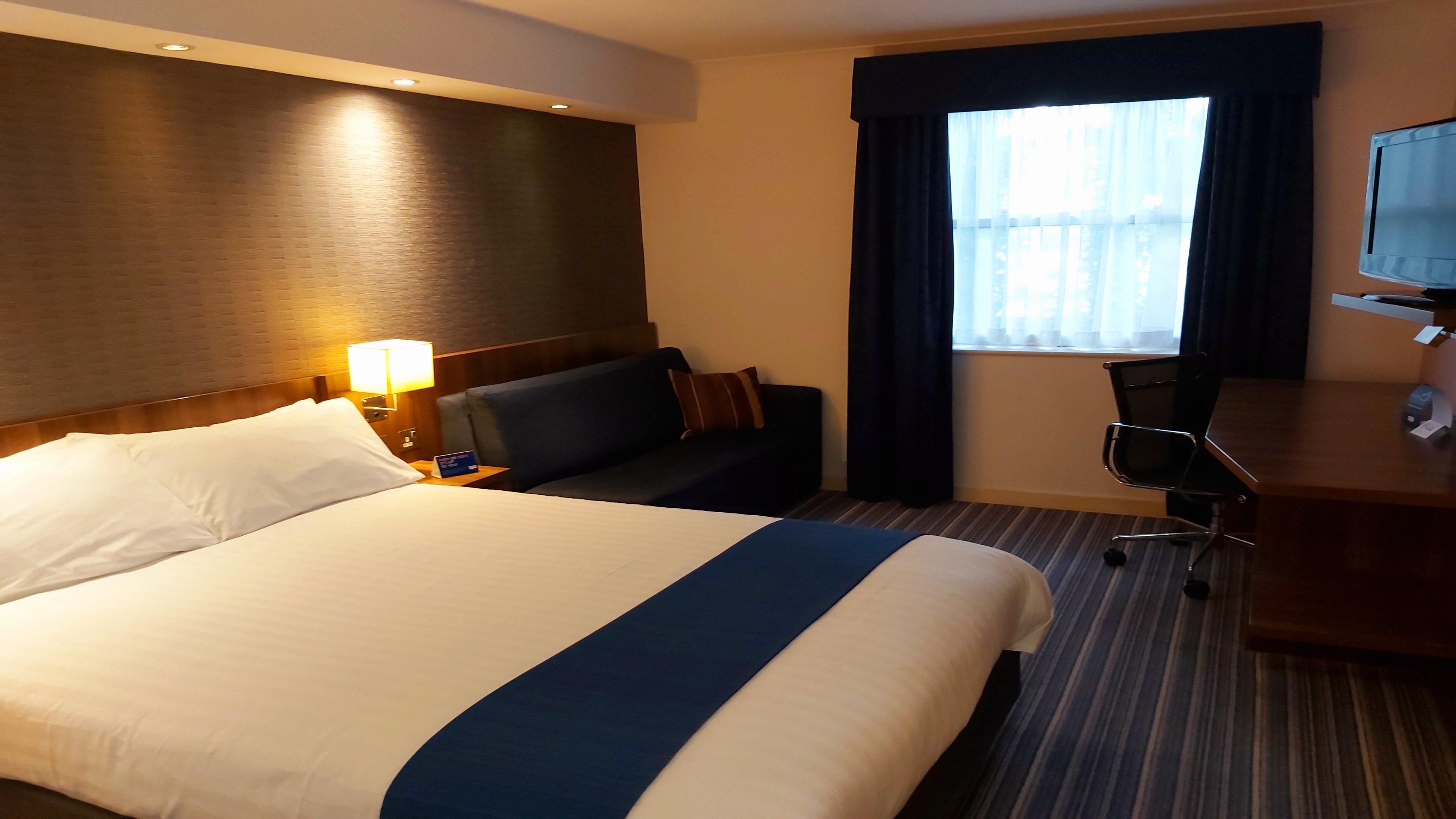 Holiday Inn Express London Gatwick Crawley, An Ihg Hotel מראה חיצוני תמונה