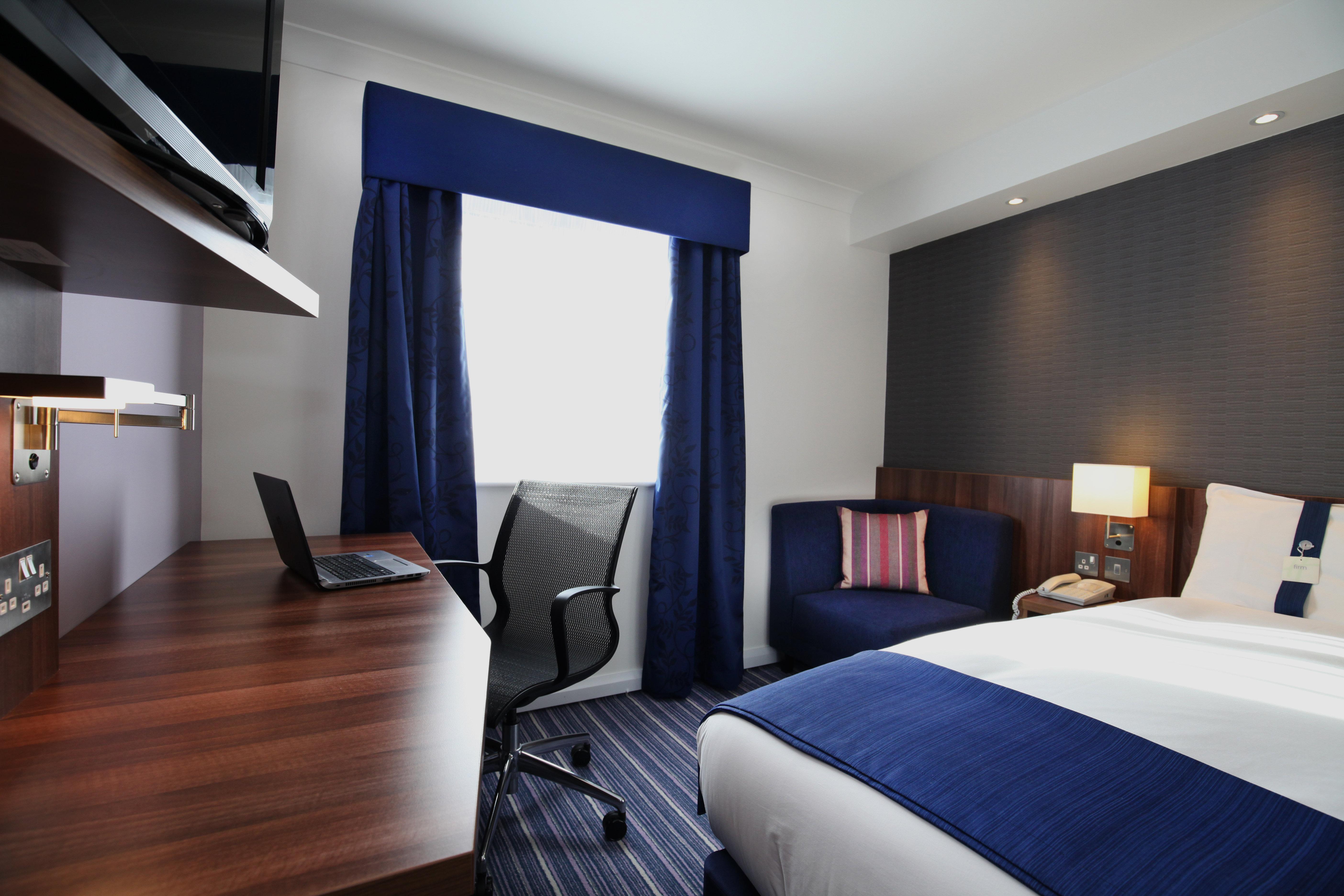 Holiday Inn Express London Gatwick Crawley, An Ihg Hotel מראה חיצוני תמונה