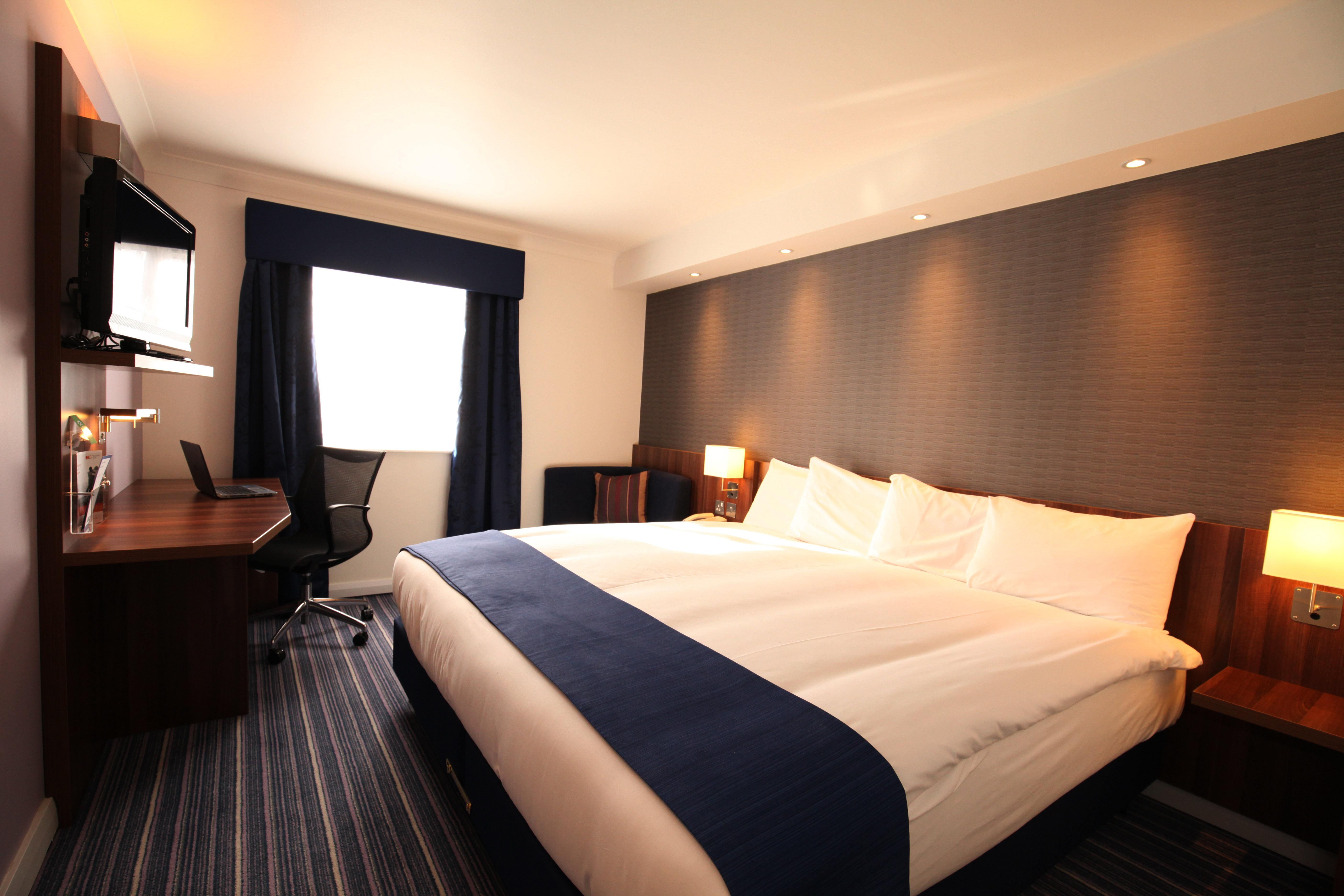 Holiday Inn Express London Gatwick Crawley, An Ihg Hotel מראה חיצוני תמונה