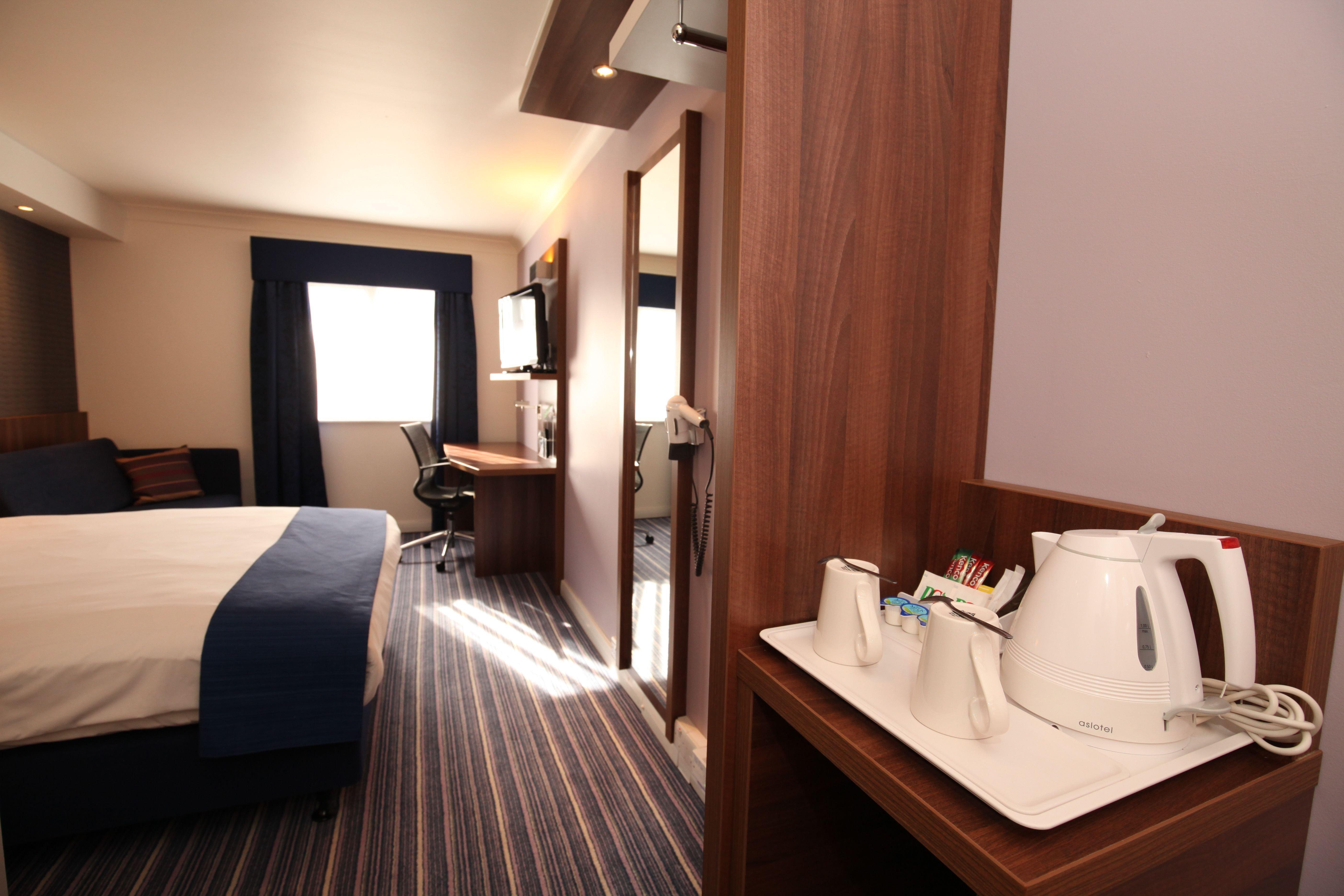 Holiday Inn Express London Gatwick Crawley, An Ihg Hotel מראה חיצוני תמונה