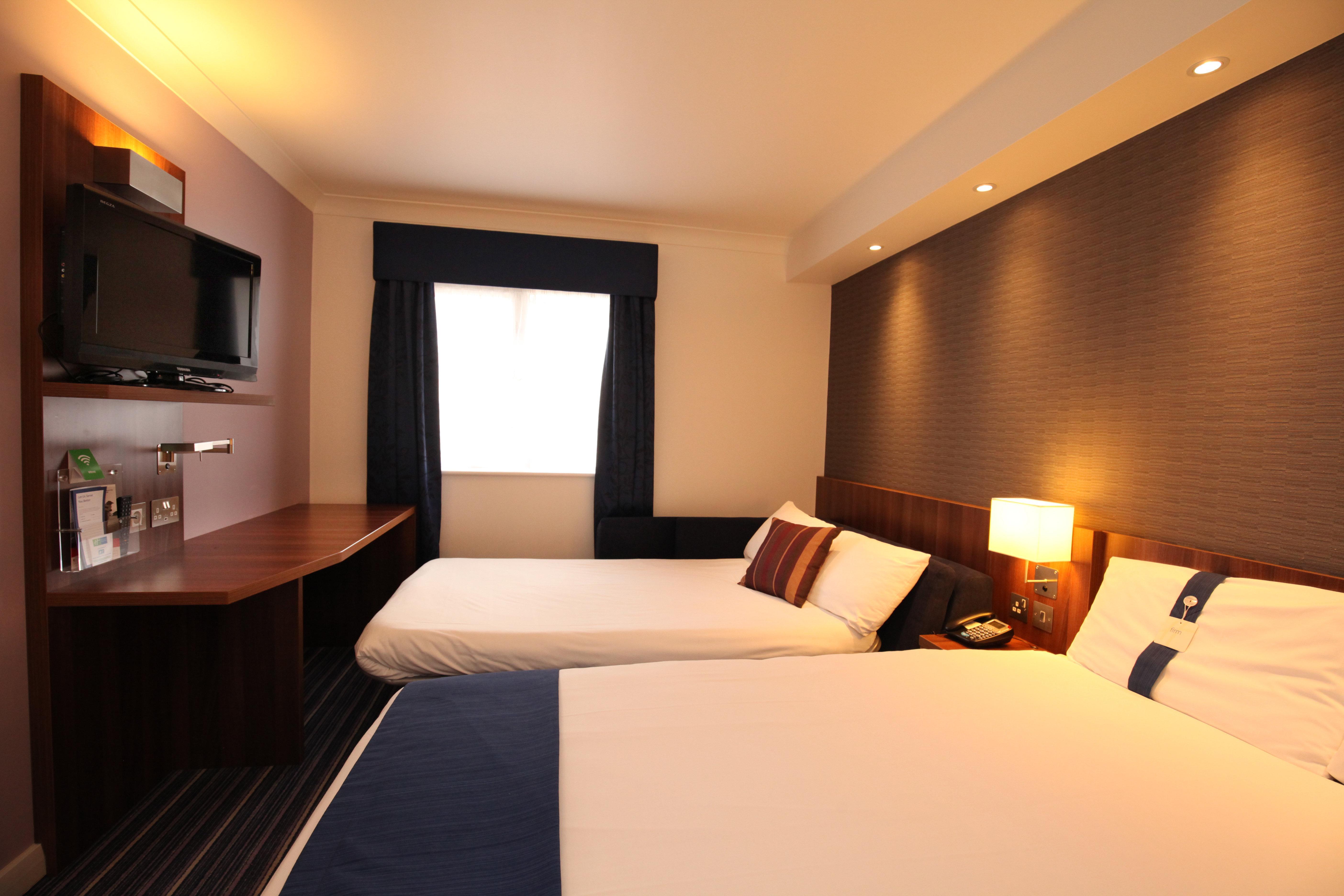 Holiday Inn Express London Gatwick Crawley, An Ihg Hotel מראה חיצוני תמונה