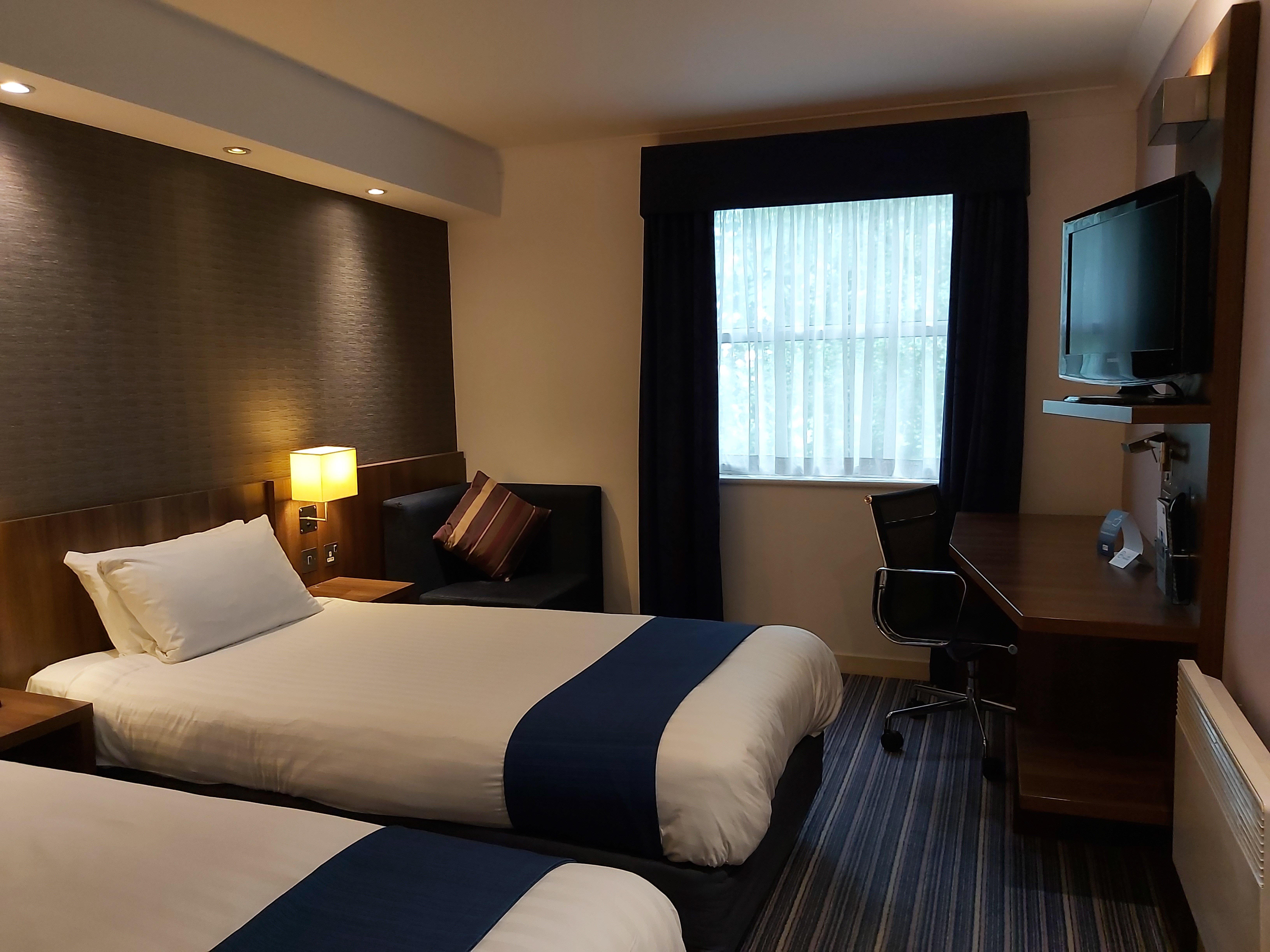 Holiday Inn Express London Gatwick Crawley, An Ihg Hotel מראה חיצוני תמונה