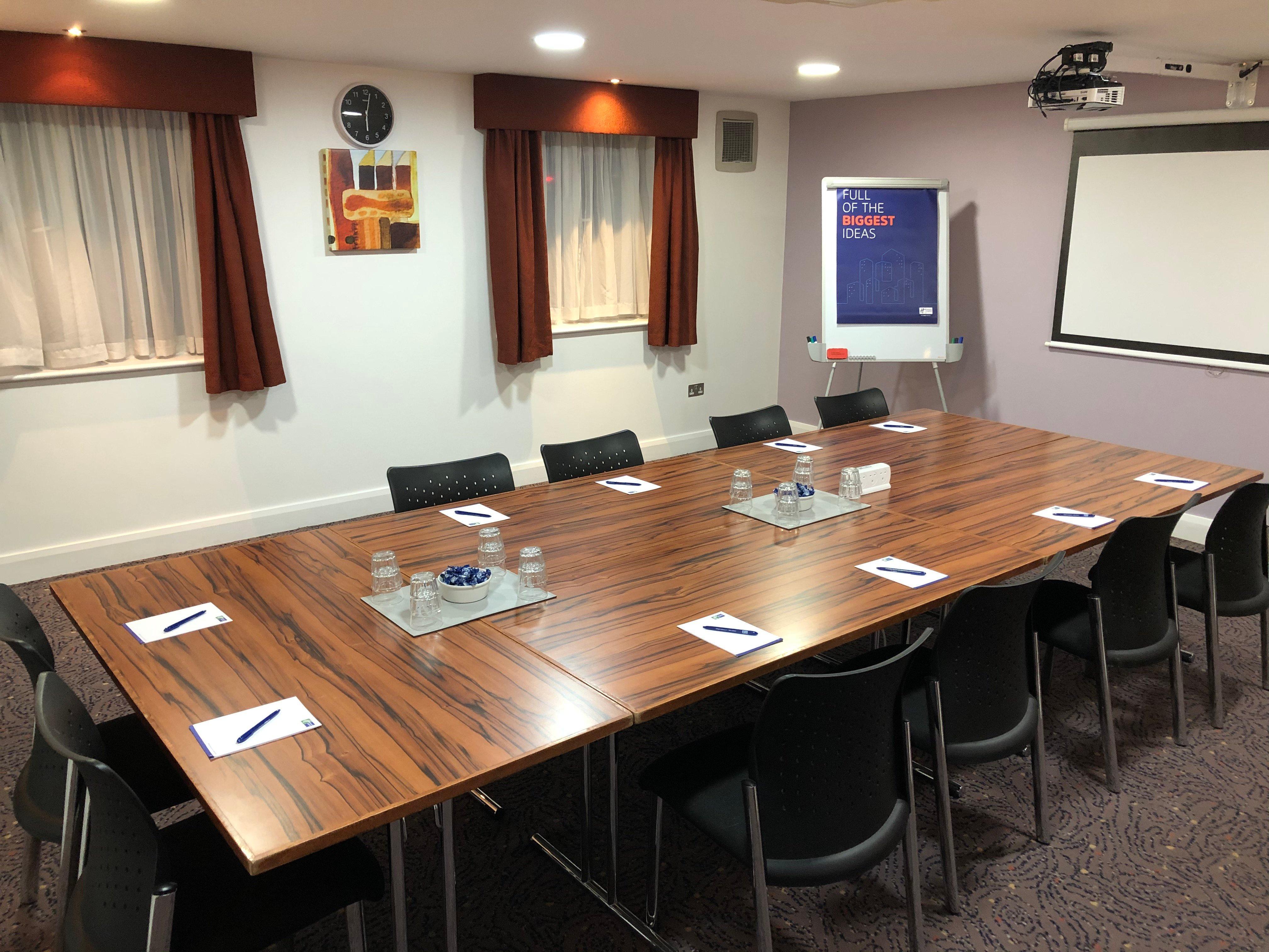 Holiday Inn Express London Gatwick Crawley, An Ihg Hotel מראה חיצוני תמונה