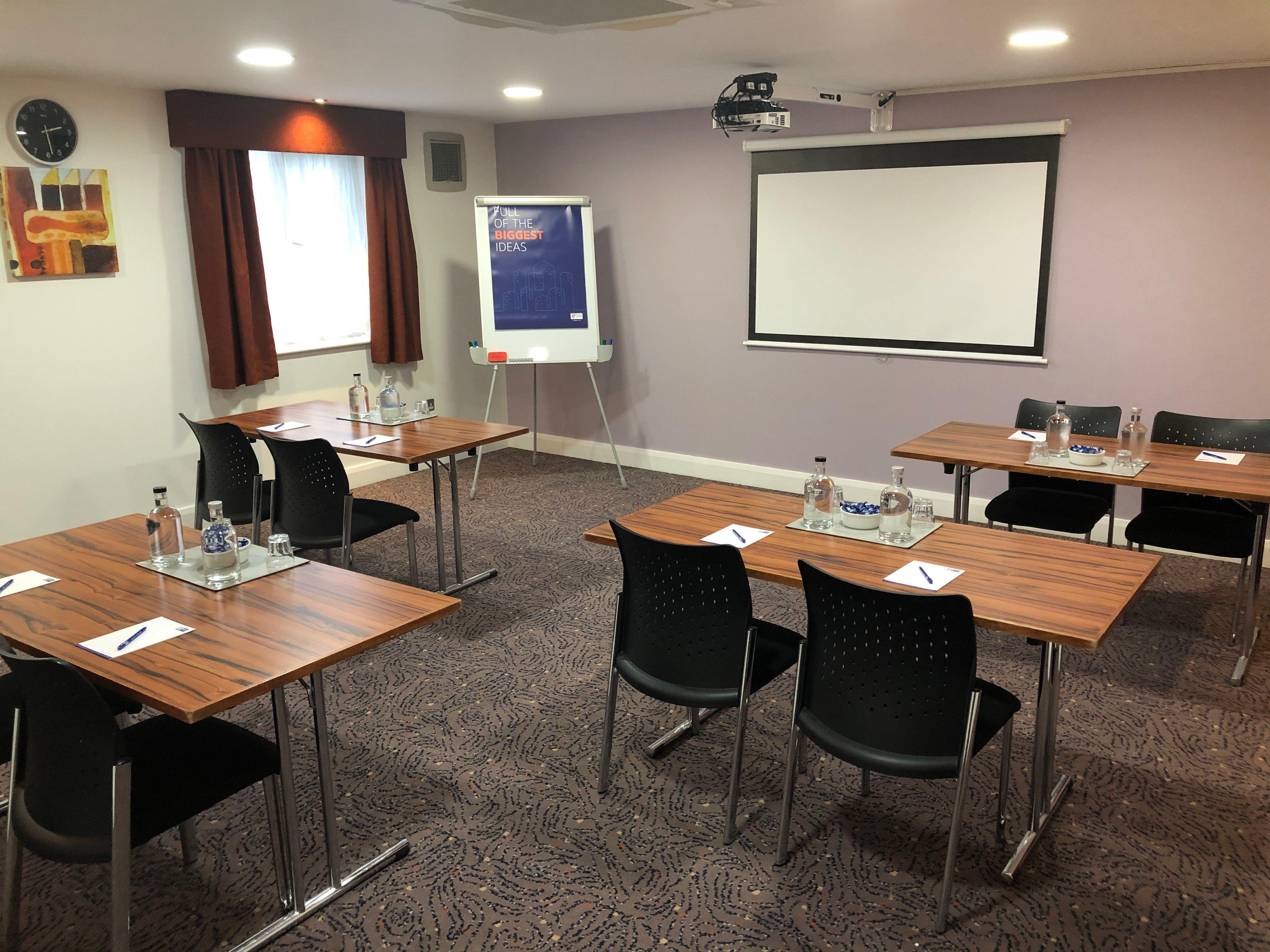 Holiday Inn Express London Gatwick Crawley, An Ihg Hotel מראה חיצוני תמונה