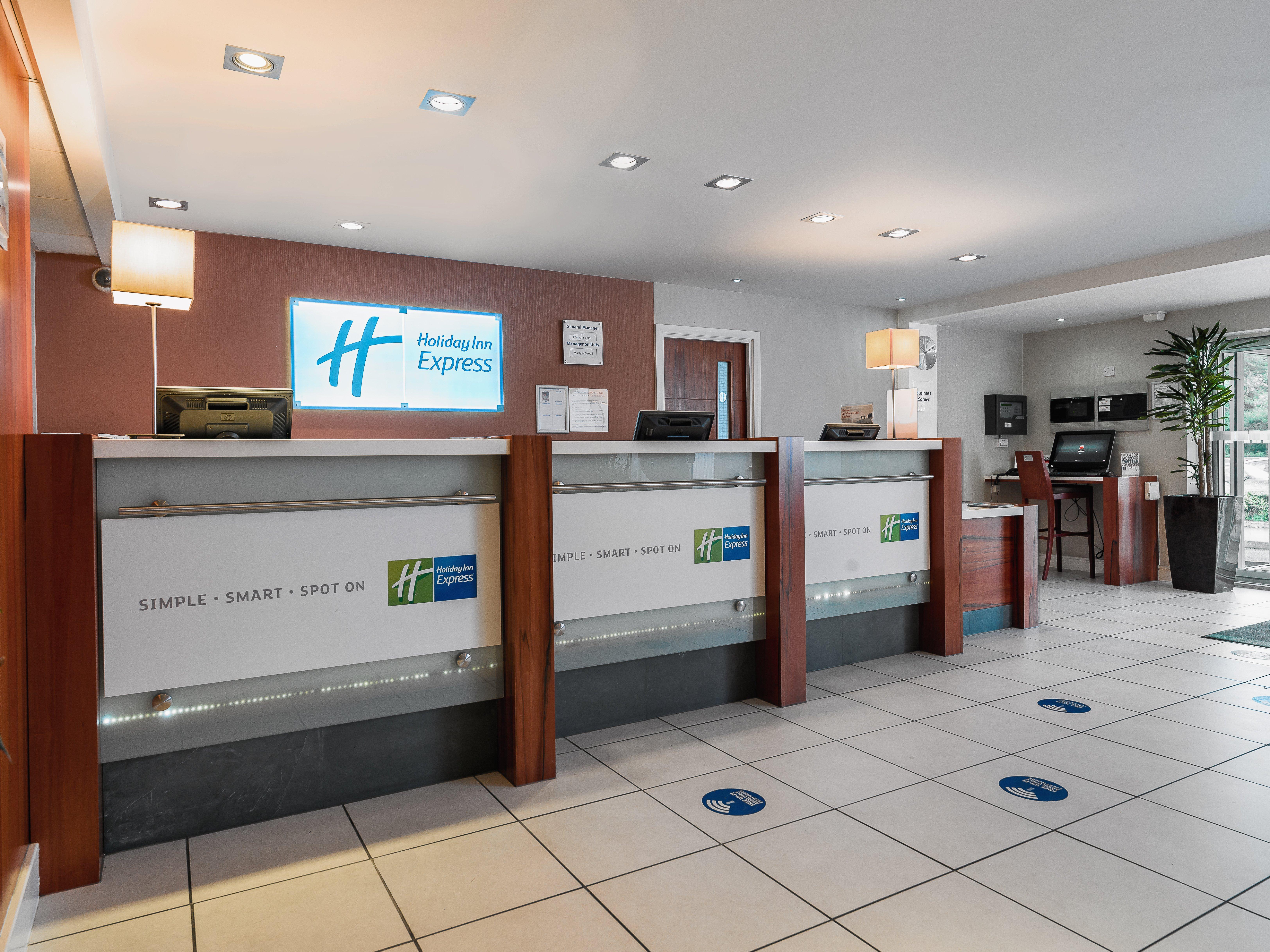 Holiday Inn Express London Gatwick Crawley, An Ihg Hotel מראה חיצוני תמונה