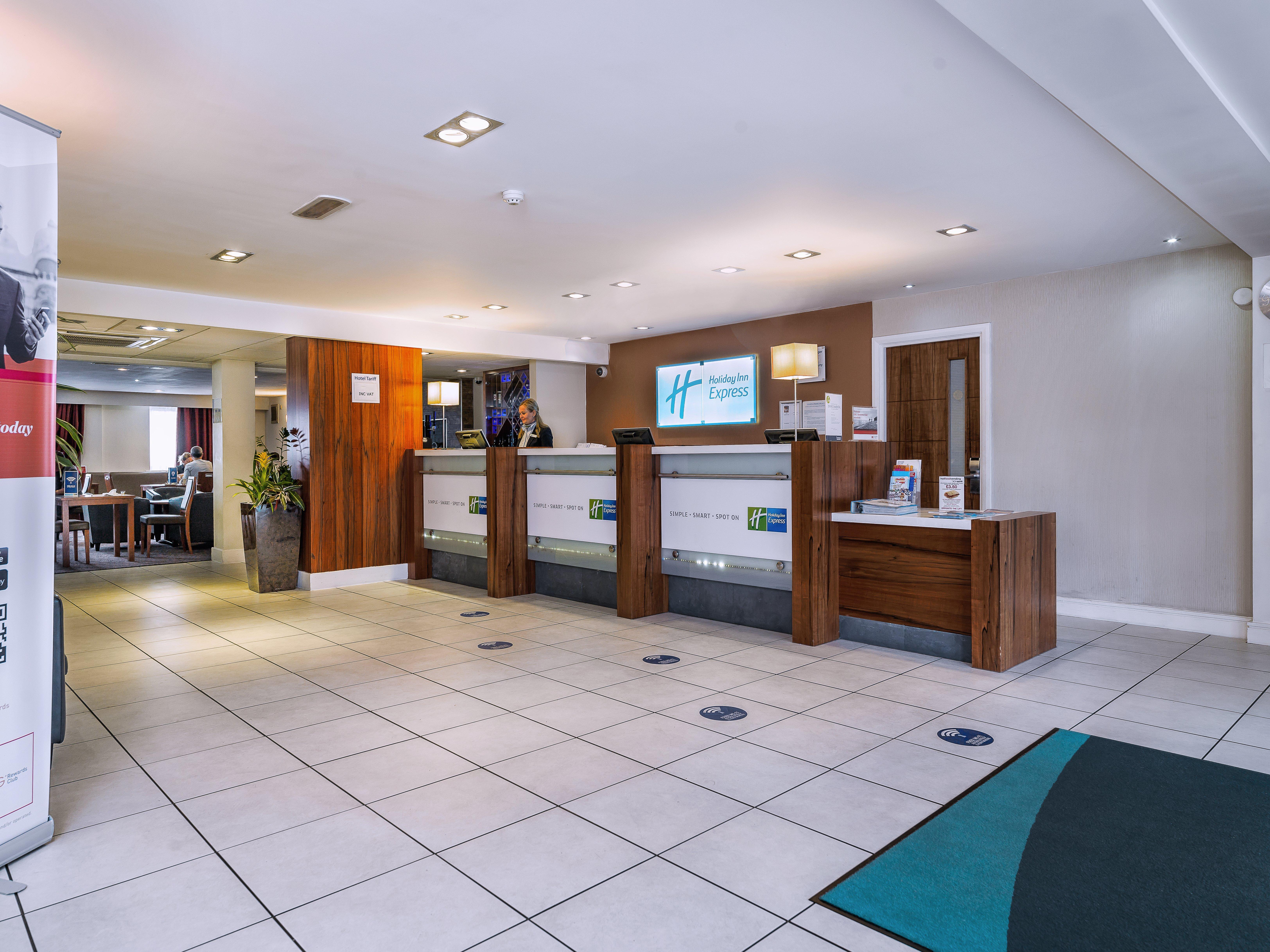 Holiday Inn Express London Gatwick Crawley, An Ihg Hotel מראה חיצוני תמונה