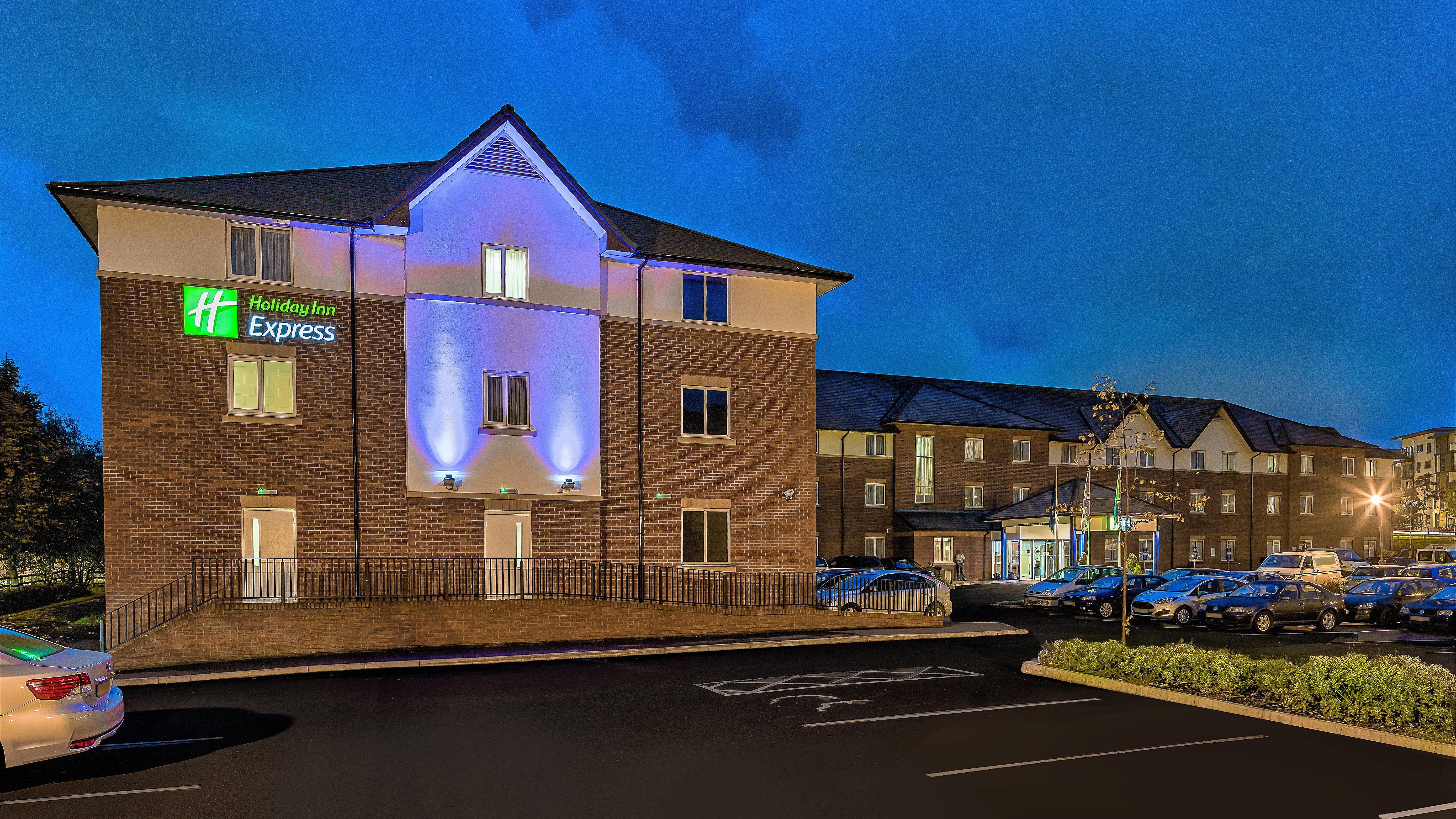 Holiday Inn Express London Gatwick Crawley, An Ihg Hotel מראה חיצוני תמונה