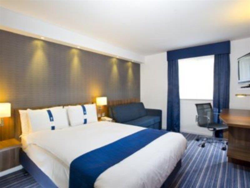 Holiday Inn Express London Gatwick Crawley, An Ihg Hotel מראה חיצוני תמונה