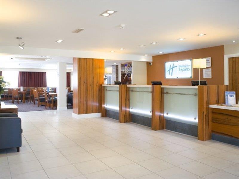 Holiday Inn Express London Gatwick Crawley, An Ihg Hotel מראה חיצוני תמונה