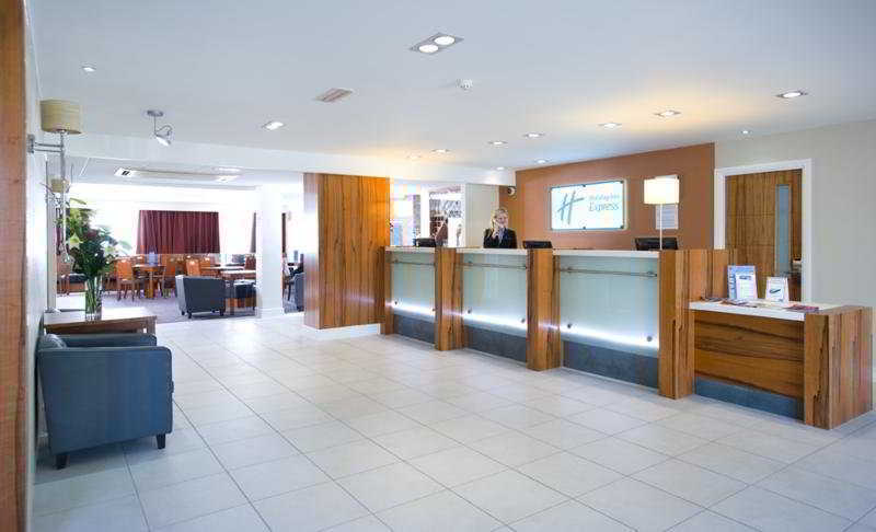 Holiday Inn Express London Gatwick Crawley, An Ihg Hotel מראה חיצוני תמונה