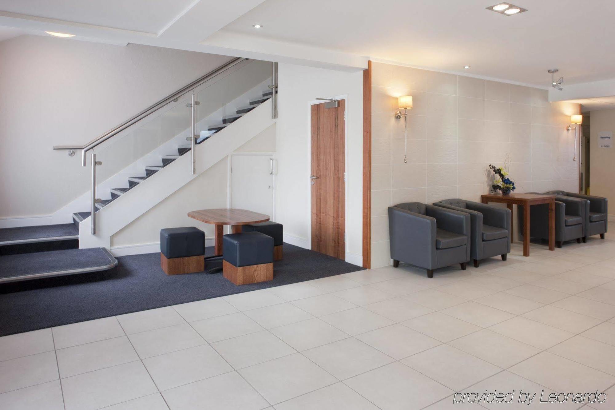 Holiday Inn Express London Gatwick Crawley, An Ihg Hotel מראה חיצוני תמונה