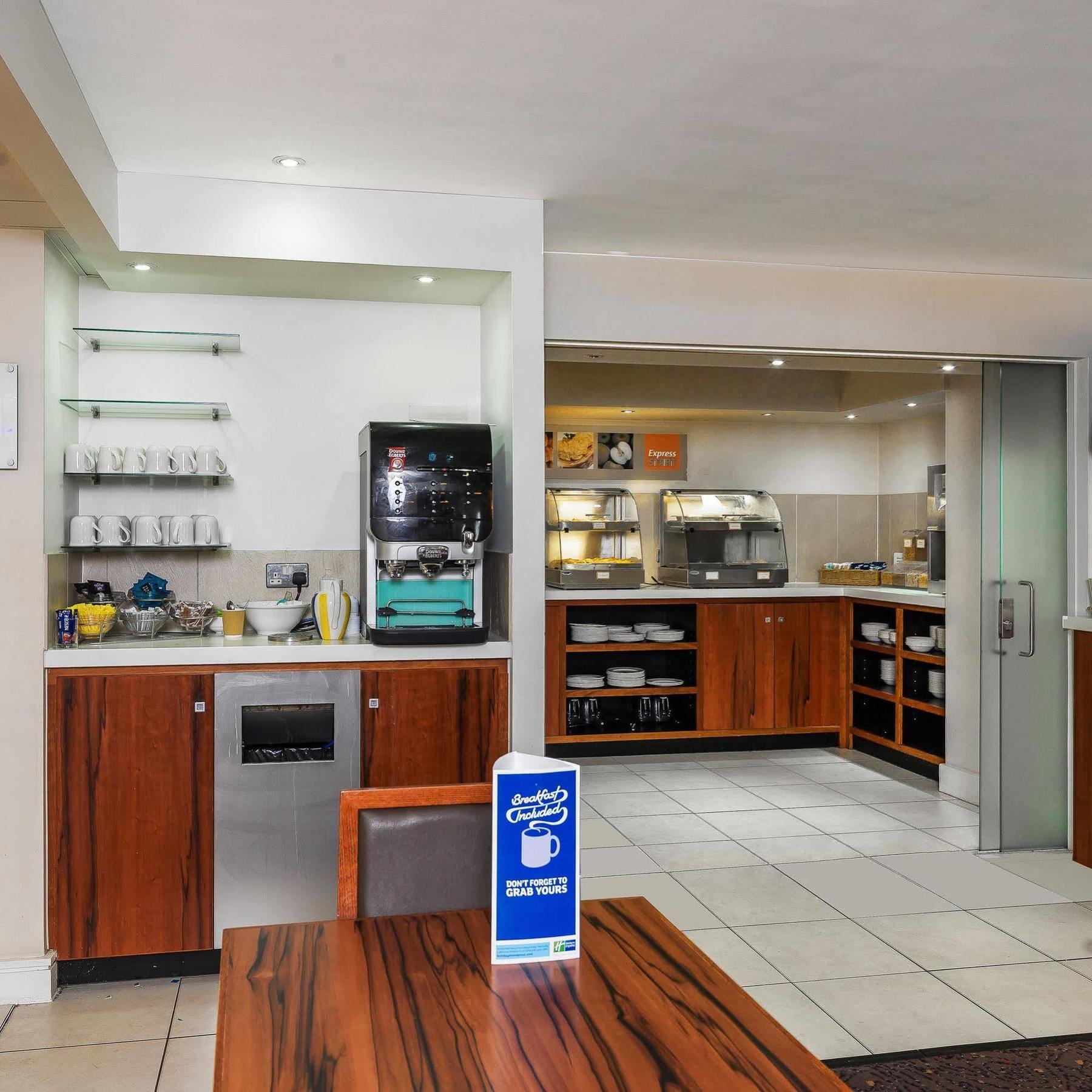 Holiday Inn Express London Gatwick Crawley, An Ihg Hotel מראה חיצוני תמונה